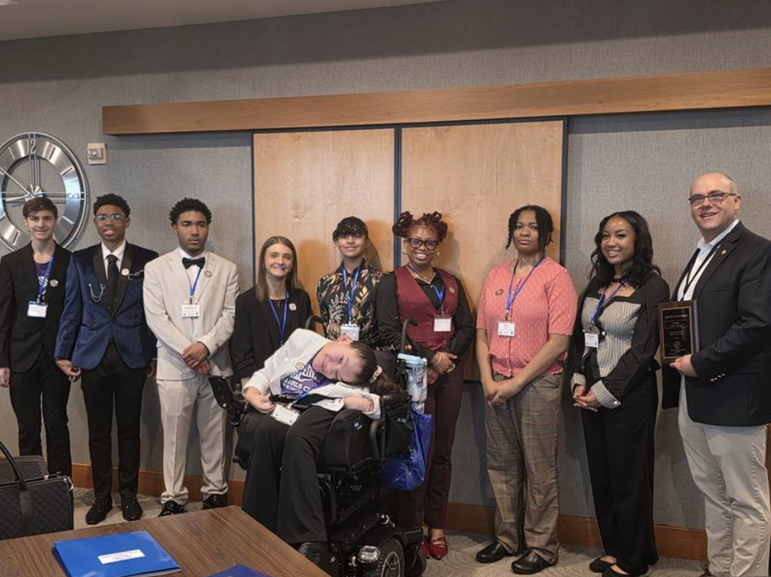 Sen Cherry taking a group photo with Youth of the Year members from Boys and Girls Clubs across Michigan