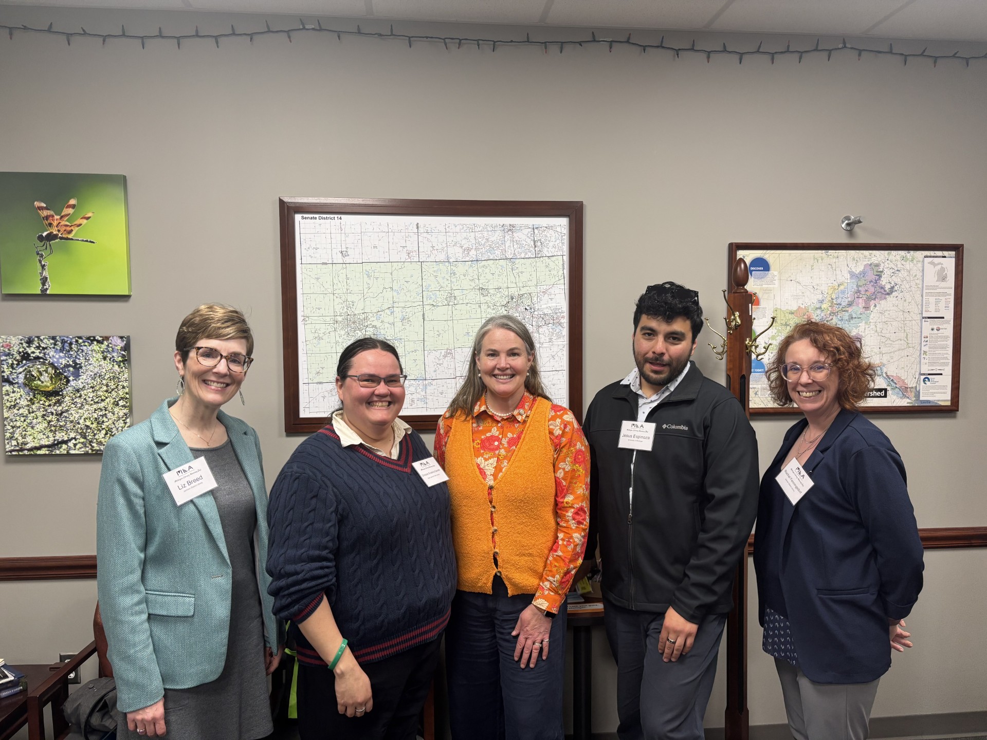 Sen Shink meeting with librarians from across District 14 in her office